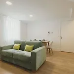 Vibrant Host - Heroismo's Metro Apartment Porto
