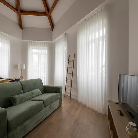 Vibrant Host - Heroismo's Metro شقة بورتو