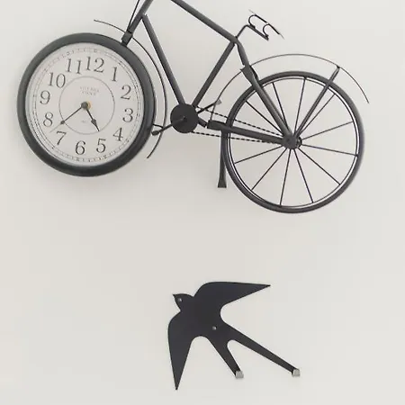 Vibrant Host - Heroismo's Metro