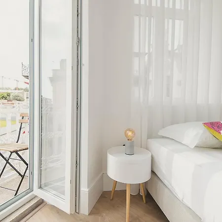 Vibrant Host - Heroismo's Metro * بورتو