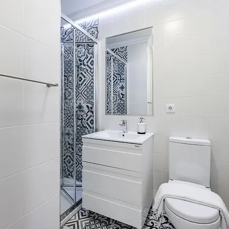 Vibrant Host - Heroismo's Metro شقة بورتو