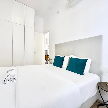 Vibrant Host - Heroismo's Metro Apartment *