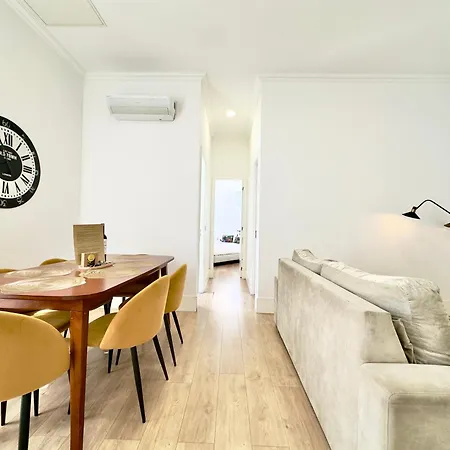 Vibrant Host - Heroismo's Metro Apartment Porto