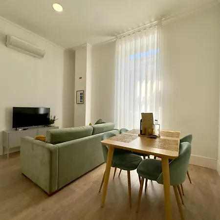 Vibrant Host - Heroismo's Metro Apartment *