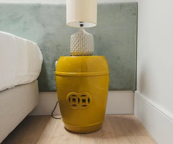 Vibrant Host - Heroismo's Metro Porto