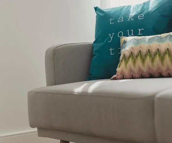 Vibrant Host - Heroismo's Metro * Oporto