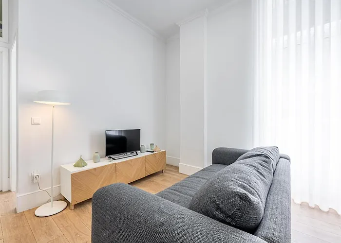 Vibrant Host - Heroismo's Metro Apartament *