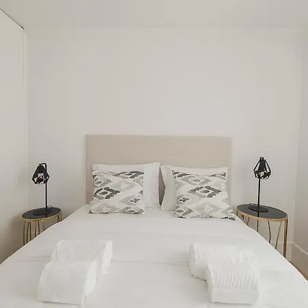 Vibrant Host - Heroismo's Metro