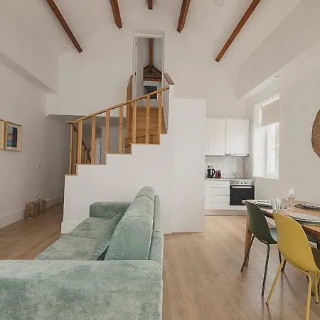 Vibrant Host - Heroismo's Metro Daire Porto