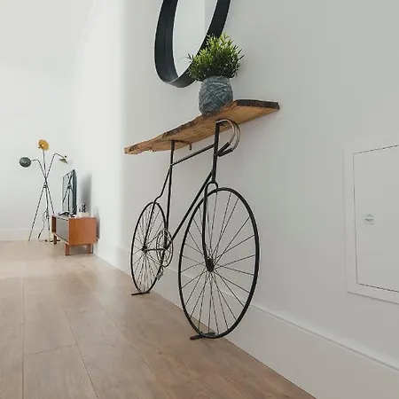 Vibrant Host - Heroismo's Metro *