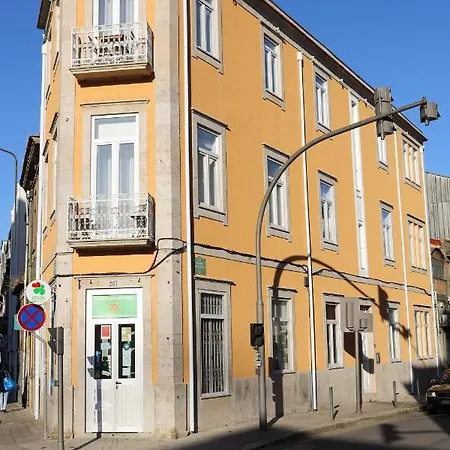 Vibrant Host - Heroismo's Metro Daire *