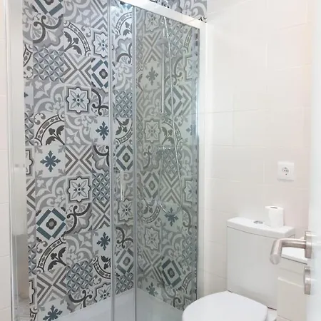 Vibrant Host - Heroismo's Metro Daire Porto