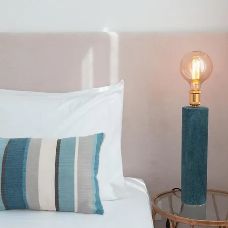 Vibrant Host - Heroismo's Metro