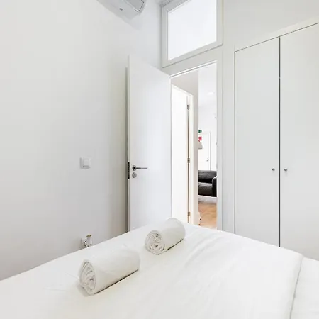 Daire Vibrant Host - Heroismo's Metro *