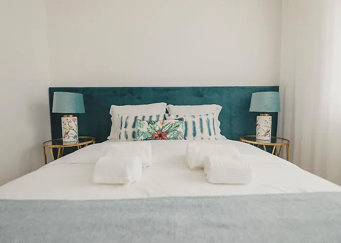 Vibrant Host Solutions - Heroismo's Metro Appartement *