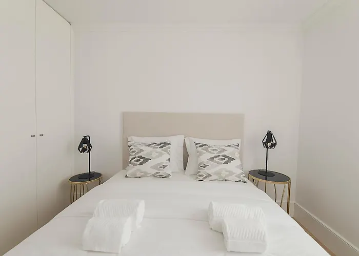 Vibrant Host Solutions - Heroismo's Metro