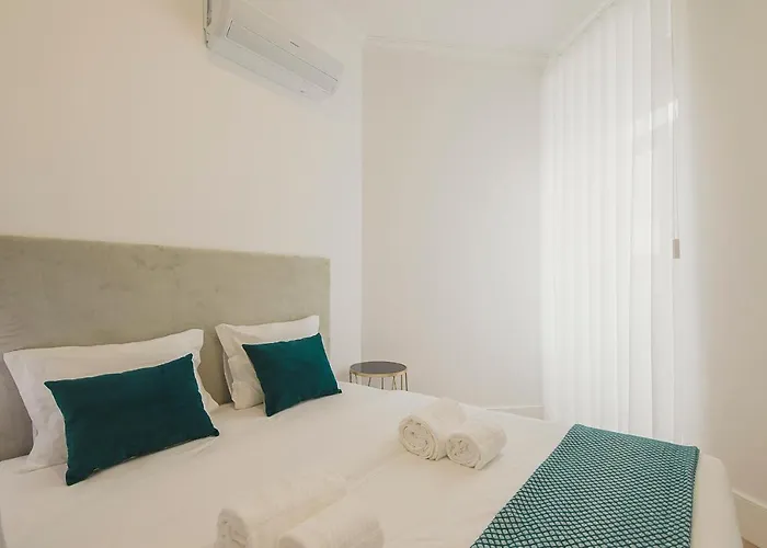 Vibrant Host Solutions - Heroismo's Metro Appartement *