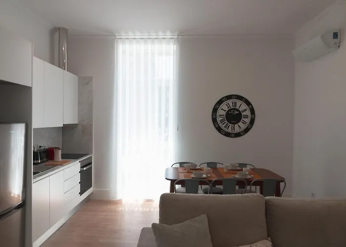 Vibrant Host Solutions - Heroismo's Metro Appartement *